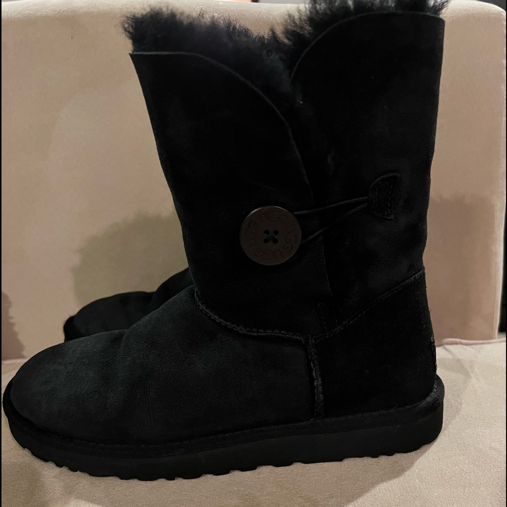 Womens Size 8 UGG Bailey Button Boots